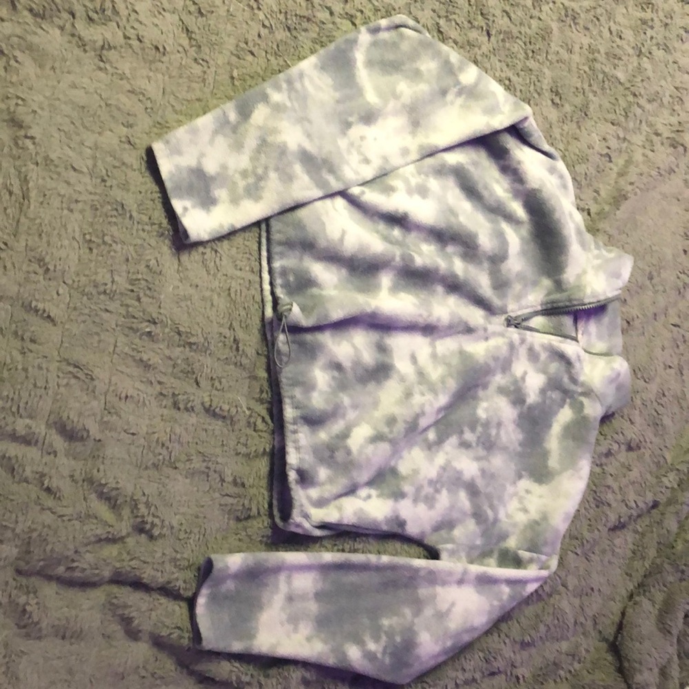 Cropped sweater, really comfy, worn a few times
